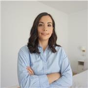 Profesora de inglés imparte clases particulares a niños y adultos
